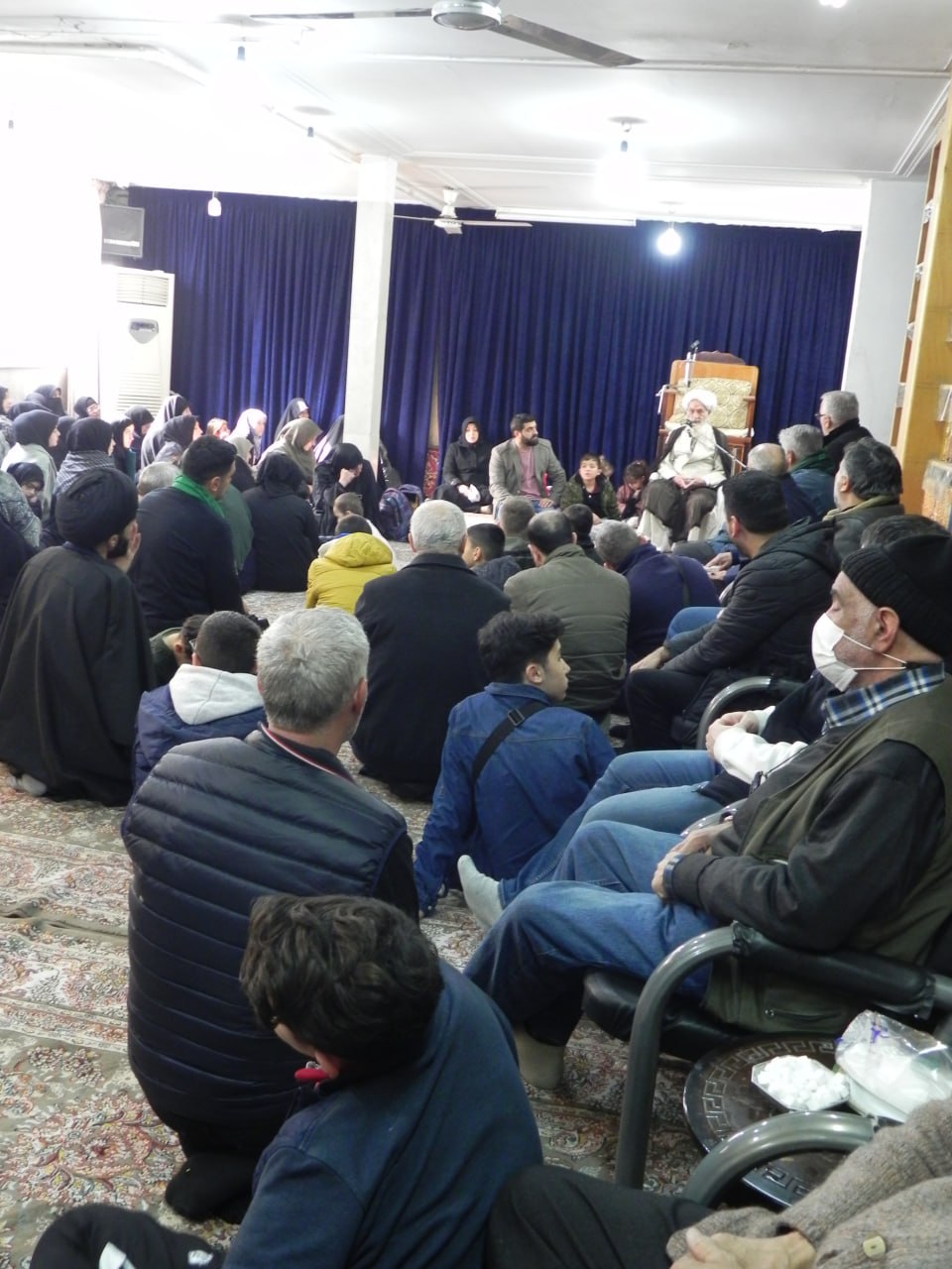 Türkiyeden gelen bir grup Şii'nin Ayetullah Əl Uzma Duzduzani Tebrizi ile görüştüler